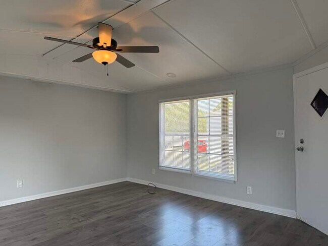 Building Photo - 107 Gouge Dr