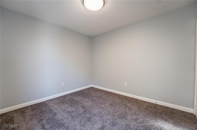 Building Photo - 5555 W Sun Temple Ave