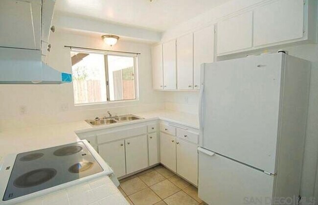 Building Photo - 5337 Groveland Dr