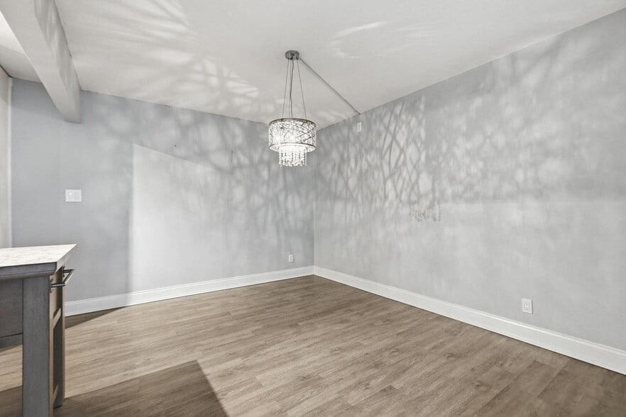 Building Photo - 1104 Green Pine Blvd