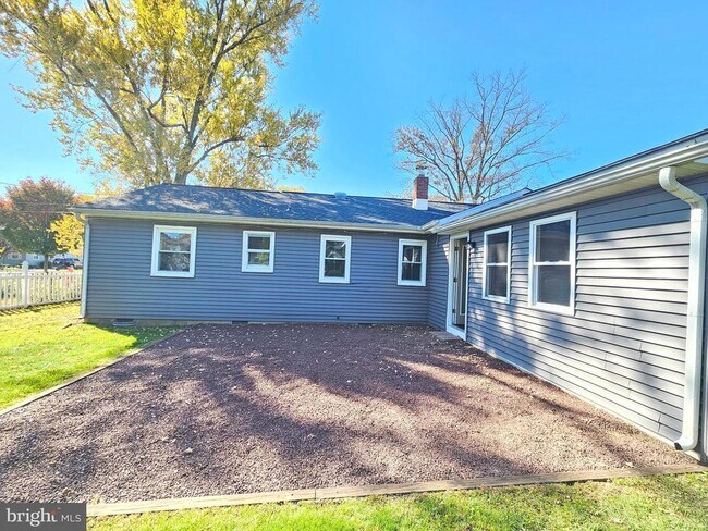 Building Photo - 11 Drexel Ave