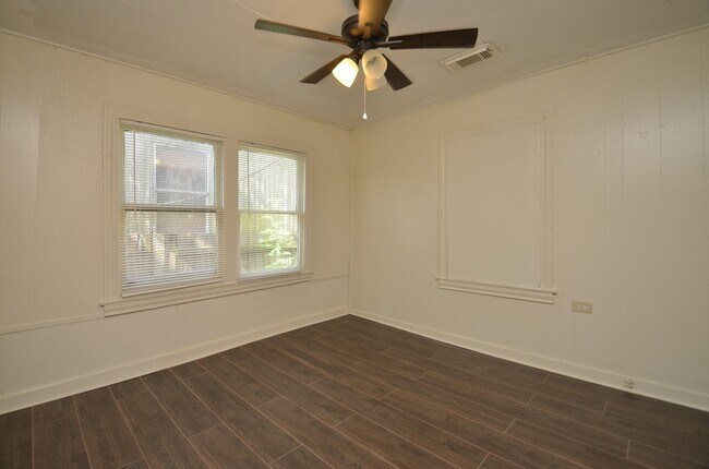 Building Photo - 1600 5th St