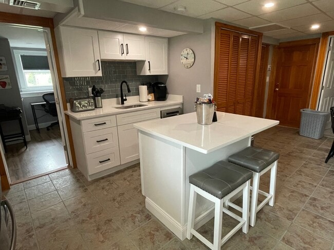 Building Photo - 25 Winsor Rd