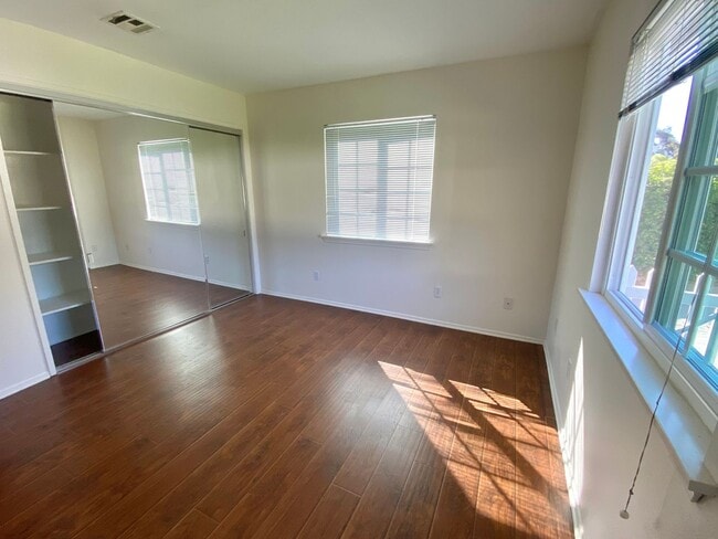 Building Photo - Charming, remodeled, country style home in private Simi Valley location.