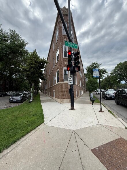 Building Photo - 5866 N Ridge Ave