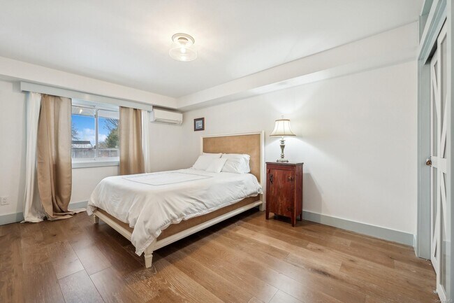 Building Photo - 8 Big Reed Path