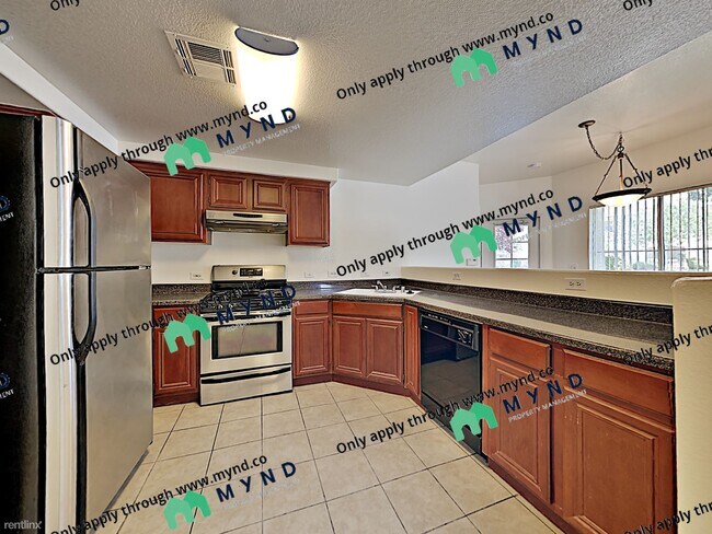 Building Photo - 3400 Cabana Dr