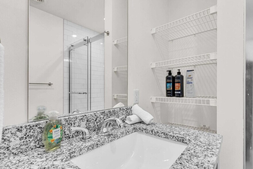 Building Photo - 800 Penn Ave