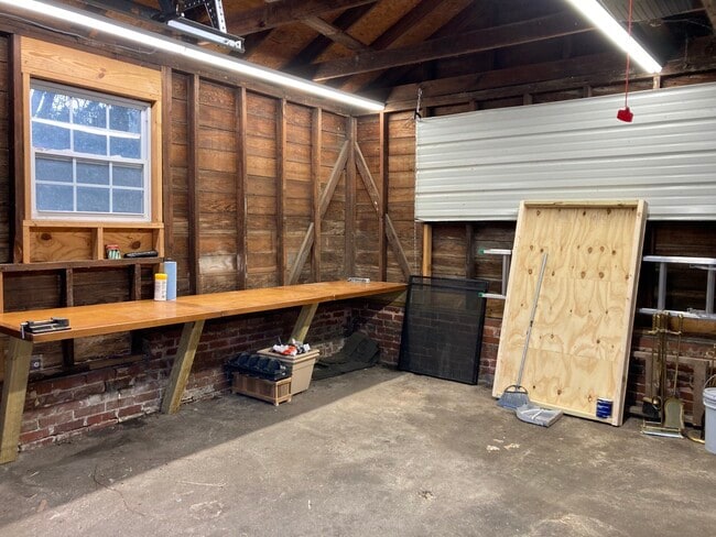 Building Photo - 209 Tunnel Blvd