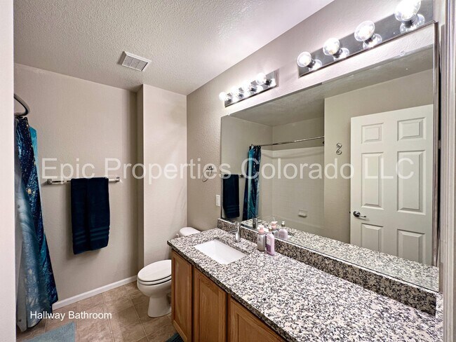 Building Photo - 12832 Mayfair Way