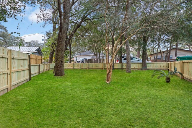 Building Photo - Beautifully Updated Townhouse in Niceville!