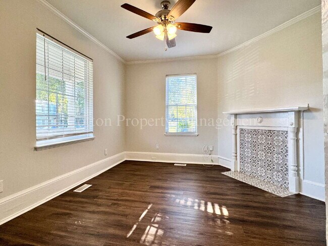 Building Photo - 2BR/1BA Nicely remodeled historic home in ...