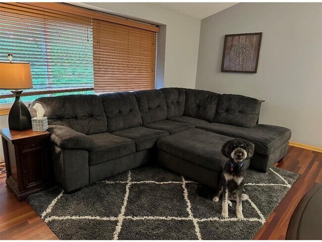 Building Photo - 1657 Helena Rd N