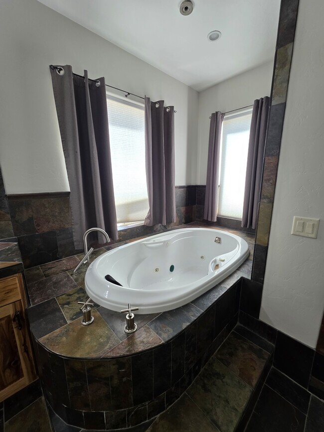 Building Photo - 3209 Silver Fox Dr