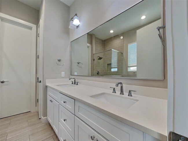 Building Photo - 5902 Gardendale Dr