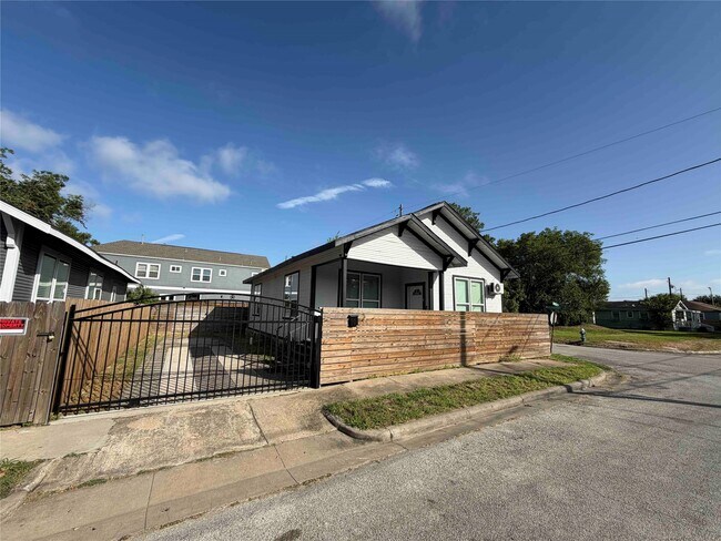 Building Photo - 2400 Burkett St.