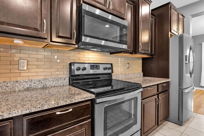 Building Photo - 5725 W Milada Dr