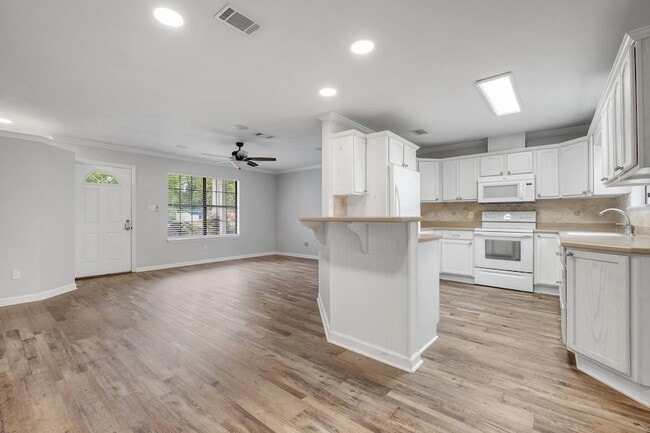 Building Photo - 172 Ann Cir