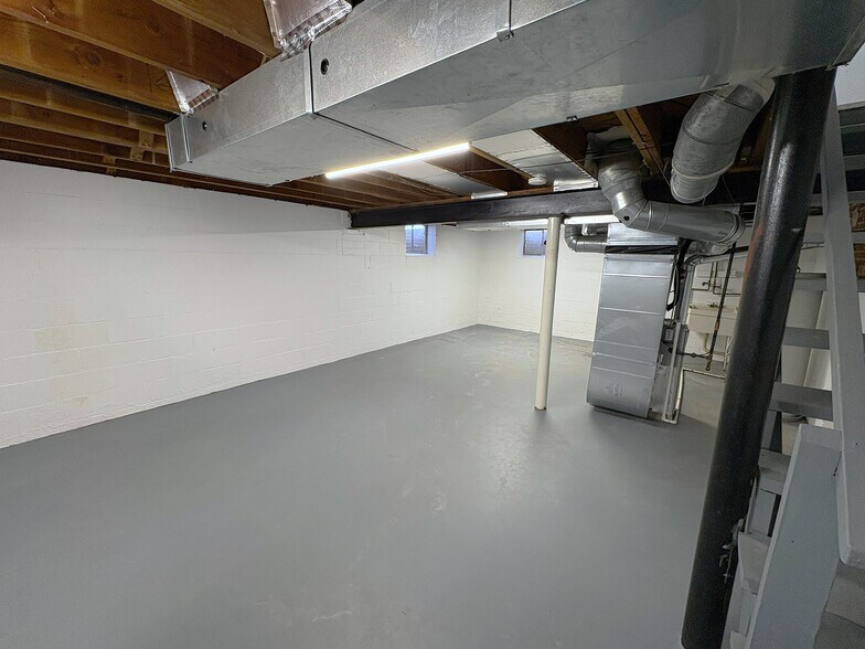 Building Photo - 2058 Harwitch Rd