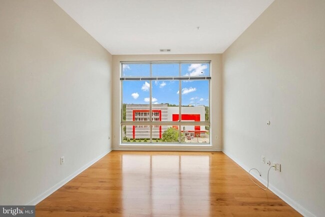 Building Photo - Welcome home to one of Arlington's most sought after neighborhoods.