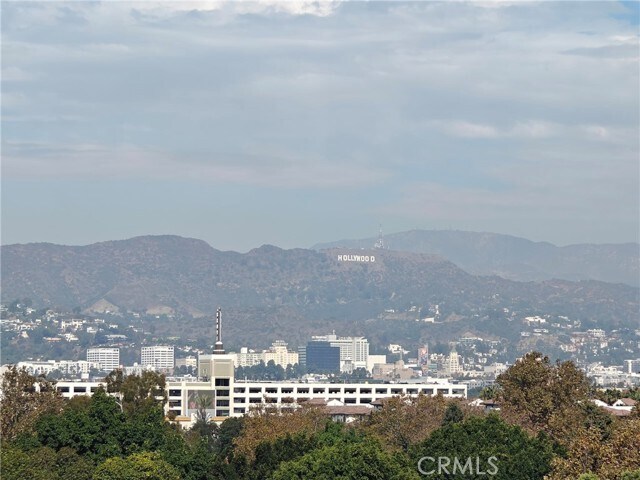 Building Photo - 637 S Fairfax Ave