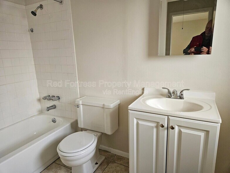 Building Photo - 1635 Newport Ct
