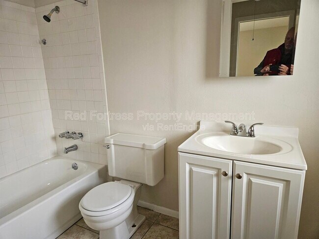 Building Photo - 1635 Newport Ct