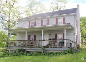 Building Photo - Single Family Farm House