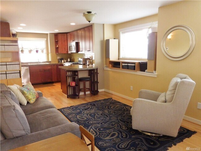 Building Photo - 3Bd/2.5Ba Seattle Townhome