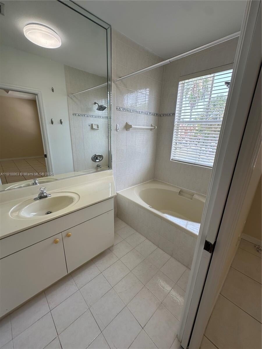 Building Photo - 10869 SW 88th Ter