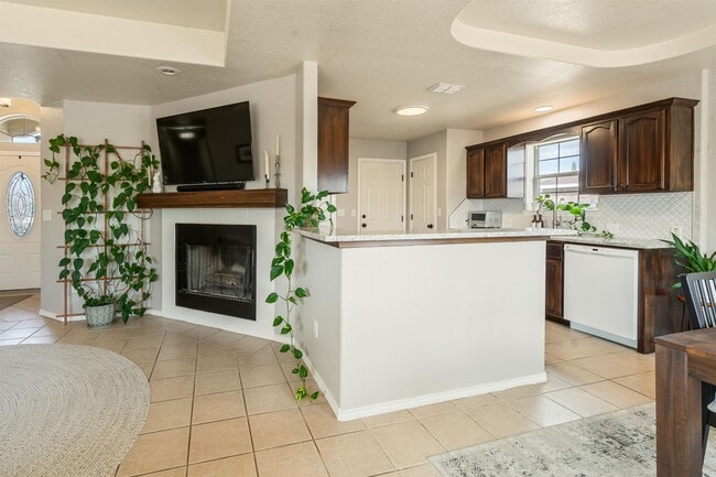 Building Photo - 208 Ramon Cardenas Dr