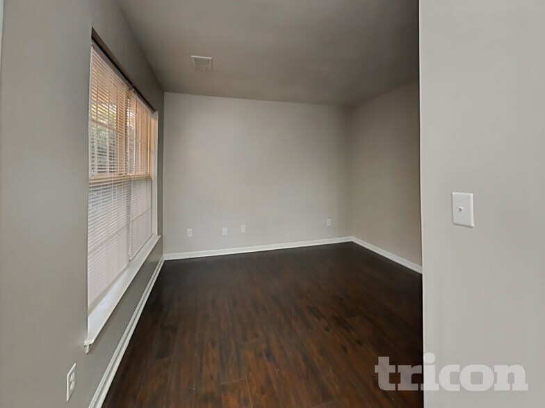 Building Photo - 310 Winding Canyon Dr