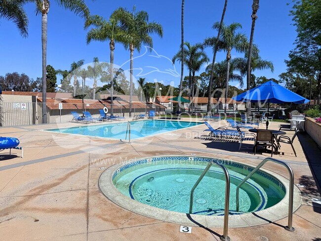 Building Photo - The Grove 2bd/1ba, Corner Unit