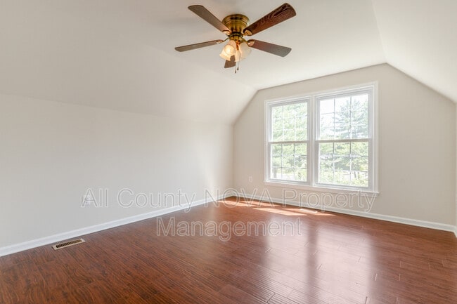 Building Photo - 7826 Fordson Rd