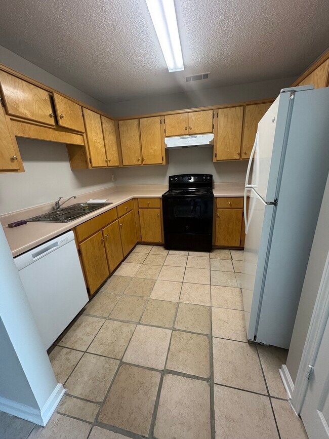 Building Photo - 109 Drew Cir