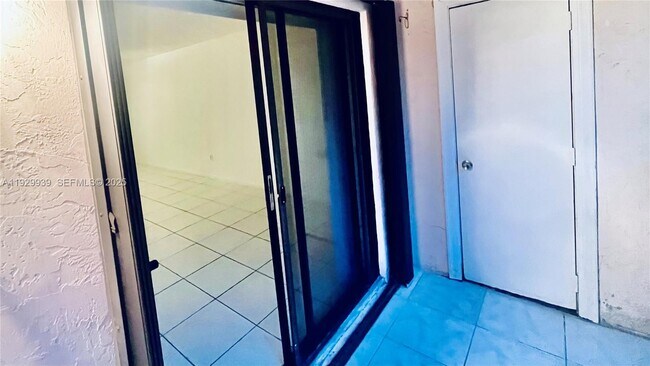 Building Photo - 851 NE 207th Ln