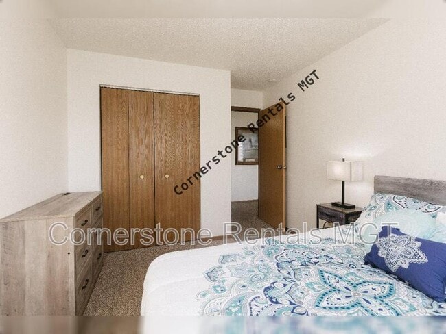 Building Photo - 1401 12th St E