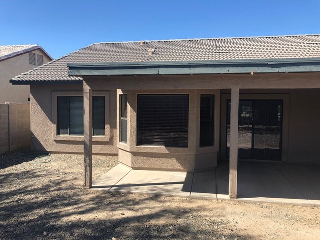 Building Photo - SPACIOUS 4 BED, 2 BATH HOME LOCATED NEAR B...