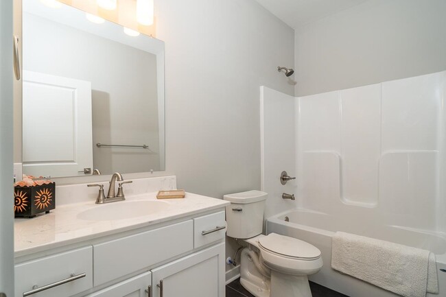 Building Photo - 1559 Crownpoint Dr