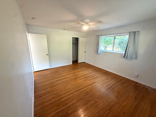 Building Photo - 835 Hill City Dr