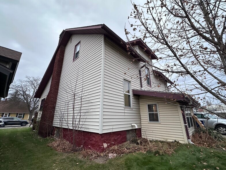 Building Photo - 911 Townline Rd