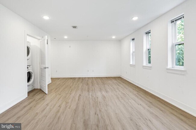 Building Photo - 1335 N Marston St