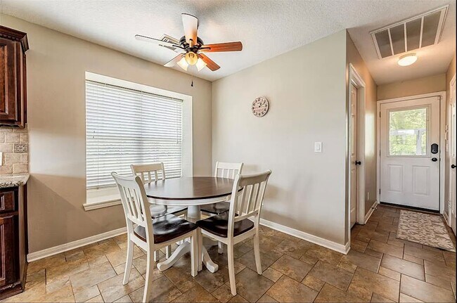 Building Photo - 5434 Chinaberry Grove