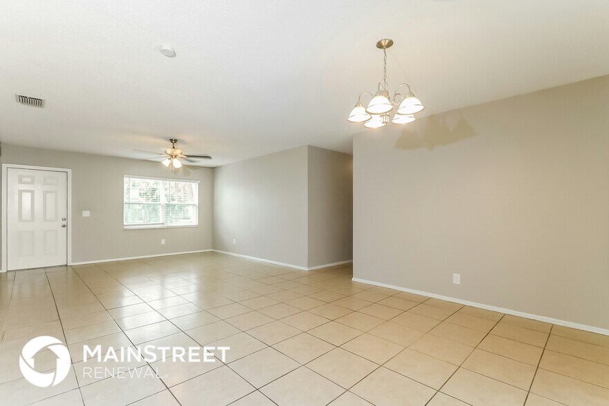 Building Photo - 2831 SE Melaleuca Blvd