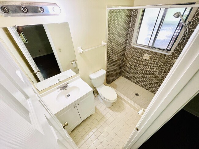Building Photo - 3096 Collin Dr