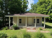 Building Photo - Newly Remodeled 3 Bedroom, 1 Bath Home