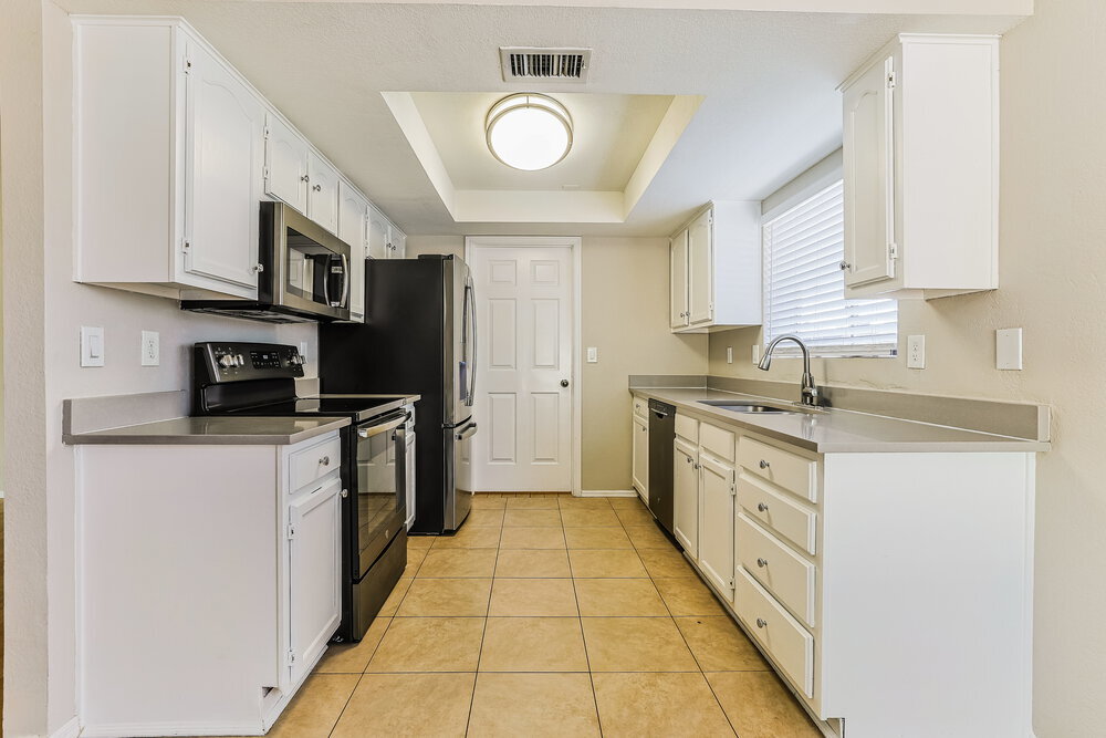 Building Photo - 624 S 75th St