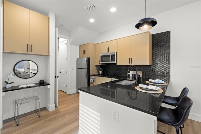 Building Photo - 212 W Euclid Ave