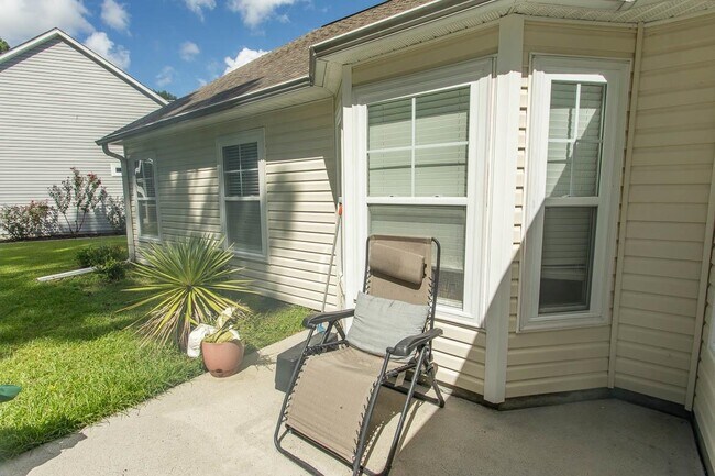 Building Photo - 384 Esher Ct