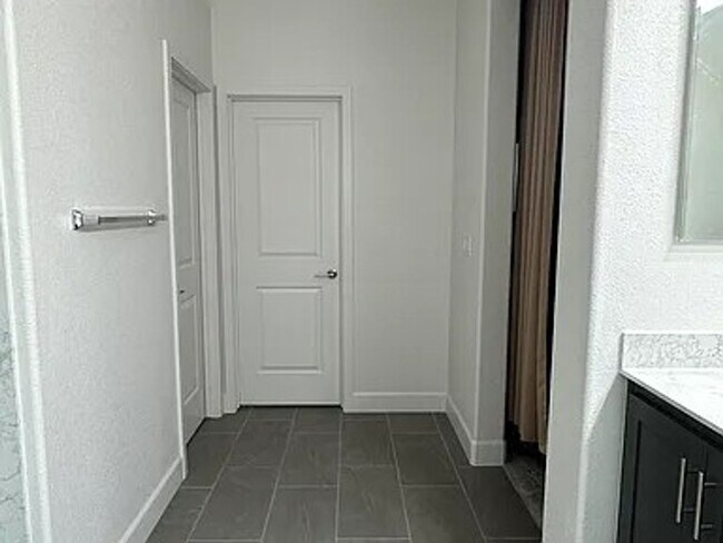 Building Photo - Beautiful Newer Pittsburg Home – 4 Bd, 3 Ba, close to BART Freeway and Shopping!